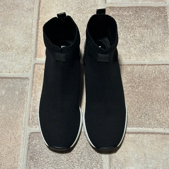 Michael Kors Skyler Stretch-Knit Sock Sneakers - Picture 4 of 8